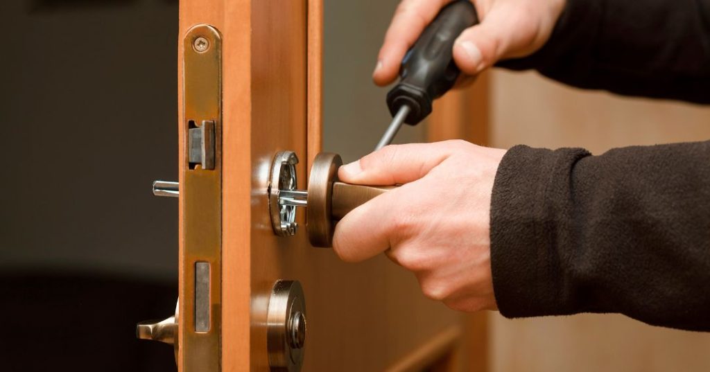 Como Identificar Quando a Fechadura Precisa Ser Trocada em Montes Claros: 6 Dicas capa chaveiro